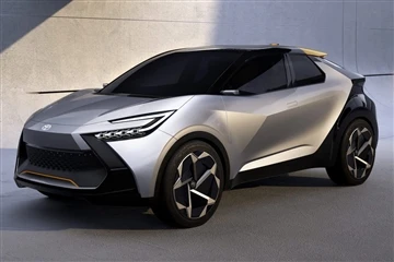 Next-gen 2023 Toyota C-HR Chun Athrú Hibrid 1.8L a fháil