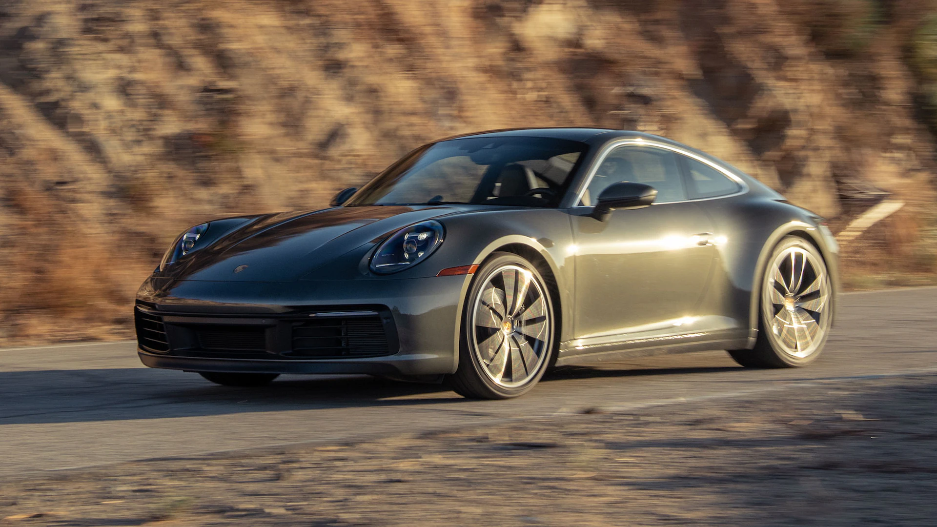 Meabhraíonn Porsche 911 Feithiclí Sraithe mar gheall ar Eisiúint Próisis Táthú