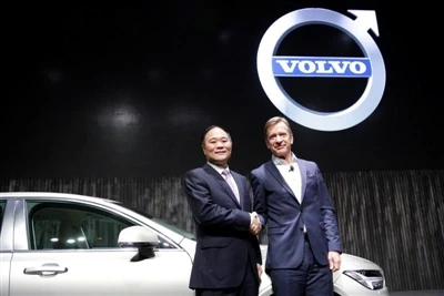 Geely Le Díolachán $388 Milliún As Scaireanna Gluaisteán Volvo