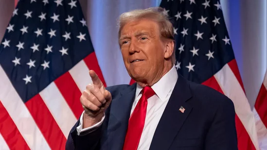 Cé a Bhainfidh an Méid is Mó ó Tharaifí Nua Trump?