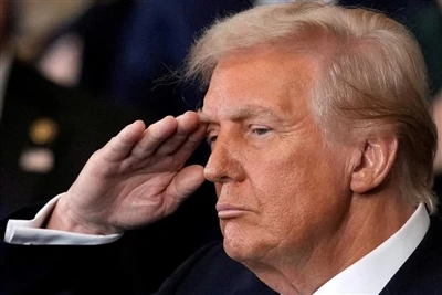Ní Ghearrfaidh Trump Taraifí Láithreach ar A Ghlacadh san Oifig, Ach Leanfaid...